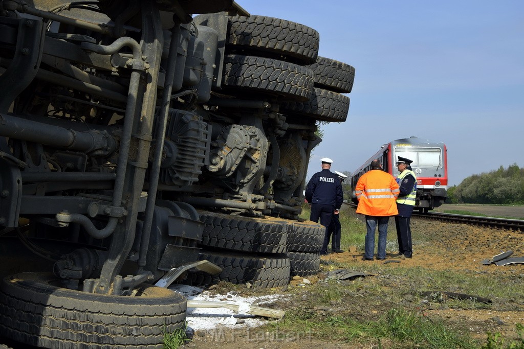 Schwerer VU LKW Zug Bergheim Kenten Koelnerstr P260.JPG - Miklos Laubert